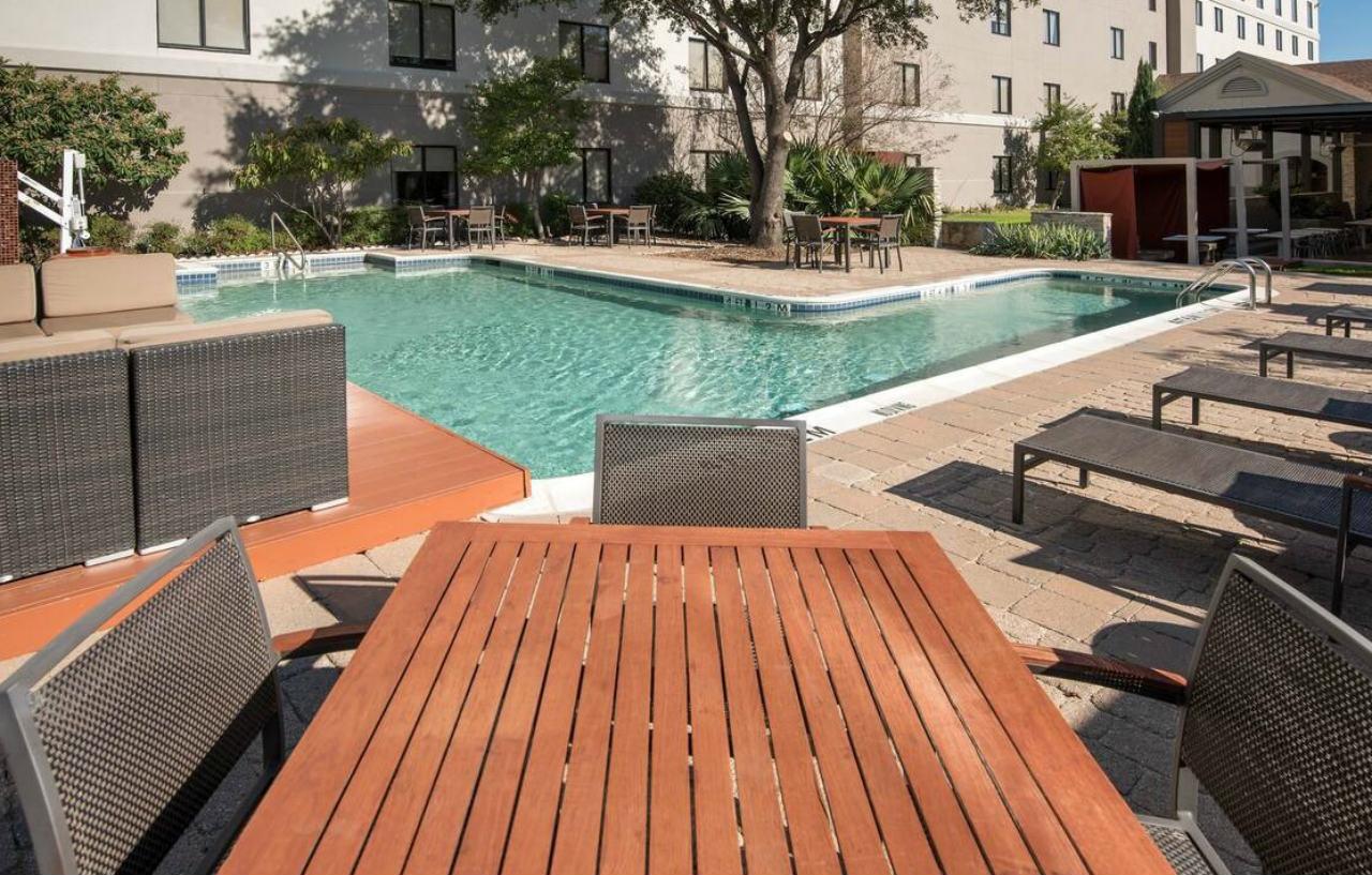 Hilton Garden Inn Las Colinas Ирвинг Экстерьер фото