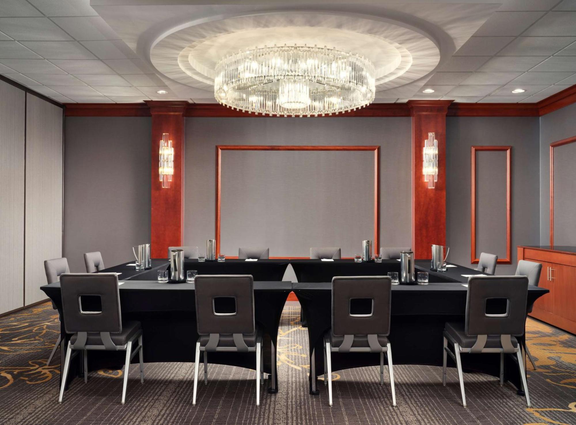 Hilton Garden Inn Las Colinas Ирвинг Экстерьер фото